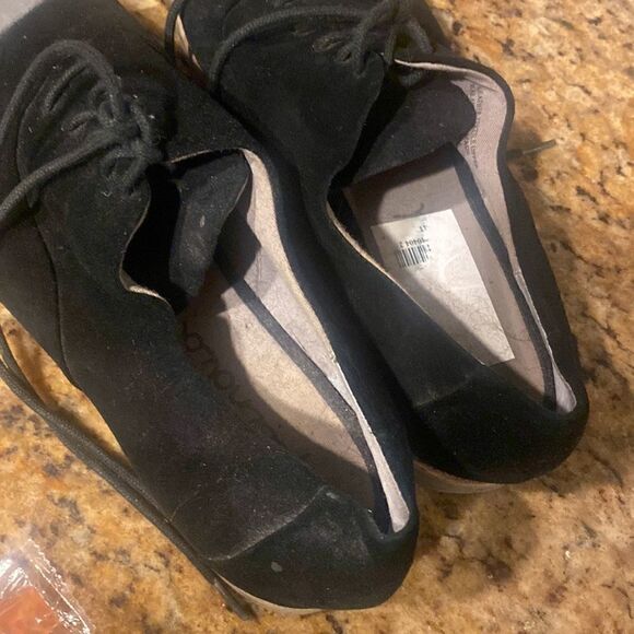 Size 8 Splendid Black Velvet Laces Shoes - Good Condition - Picture 4 of 8